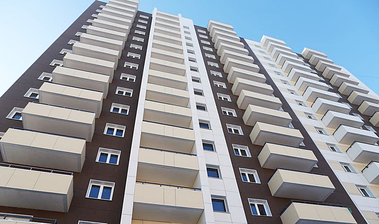 Две 17-этажные блок-секции построили в Иркутске для переселенцев из аварийного жилья