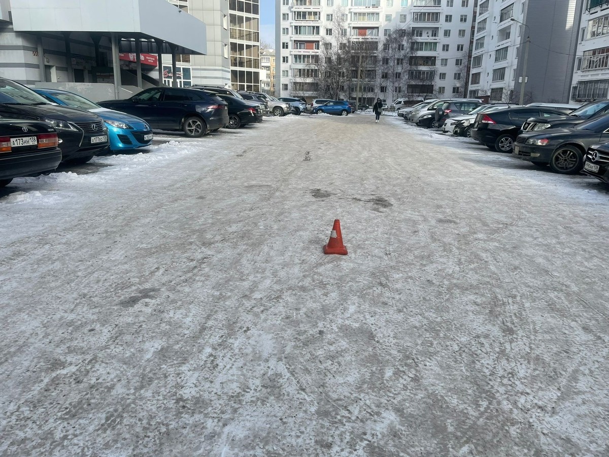 Двое детей попали под колеса автомобилей на дорогах Иркутска за неделю