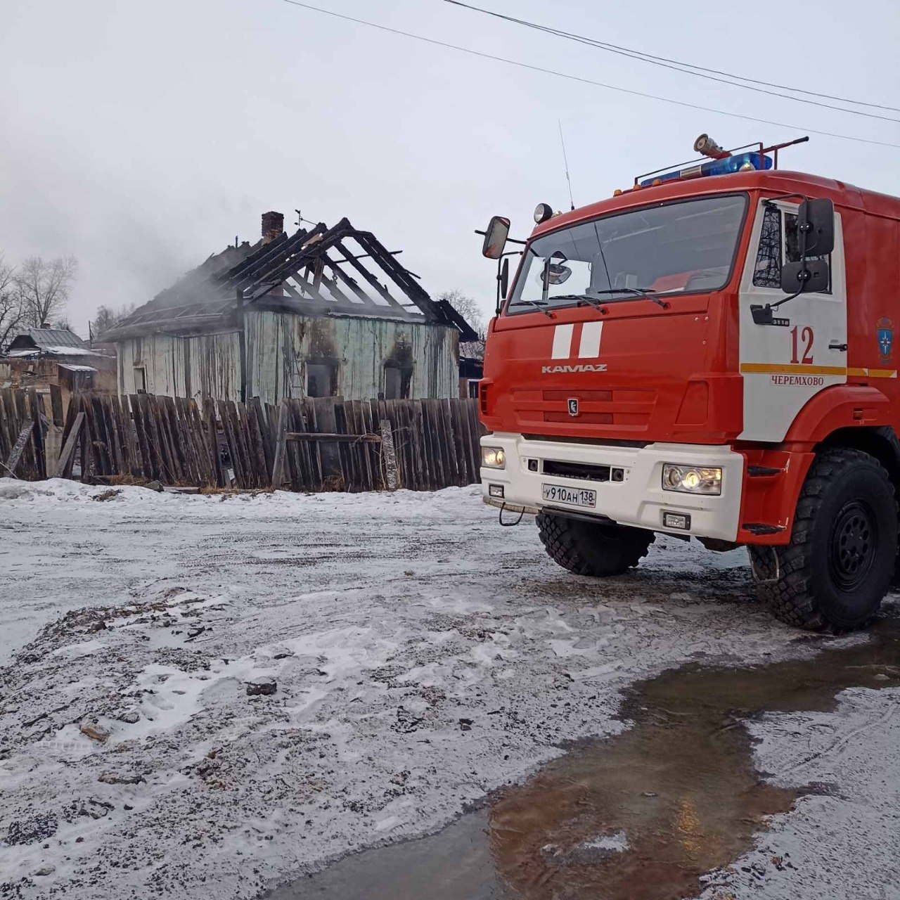 Двое мужчин погибли на пожарах в Приангарье из-за непотушенной сигареты