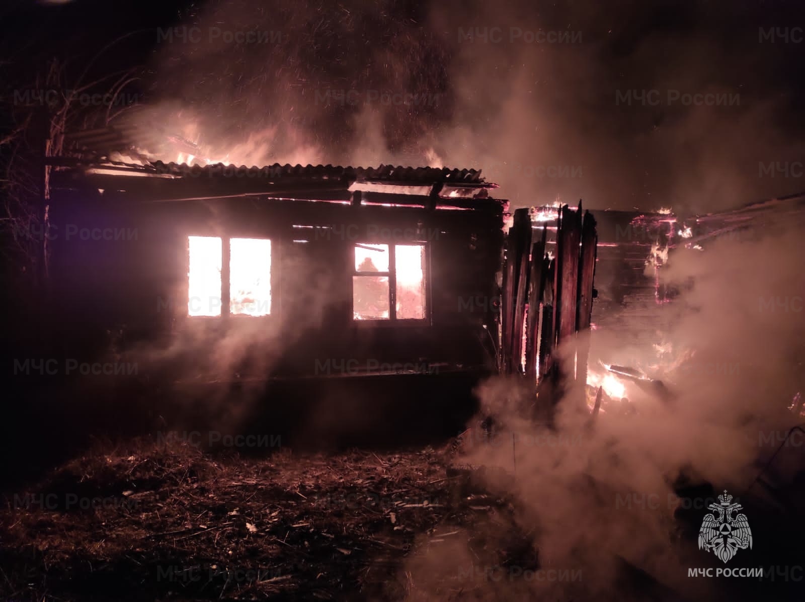 Двое мужчин сгорели заживо в пожаре после застолья в Усть-Илимском районе