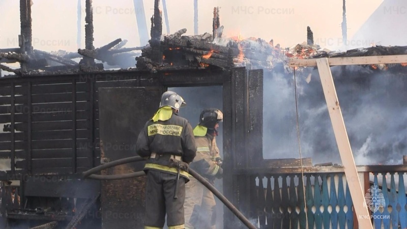 Двое взрослых погибли, четверо детей спаслись из горящего дома в Тулуне