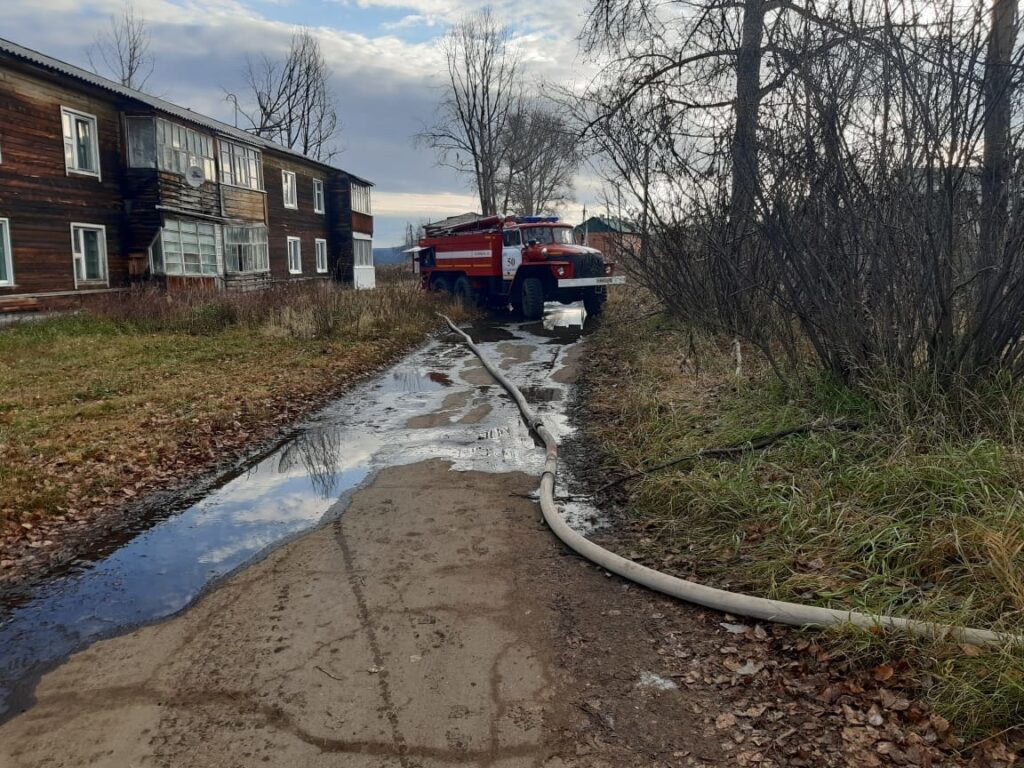 Двухэтажный многоквартирный дом горел в Усть-Илимске 18 октября — Иркутск  Сегодня