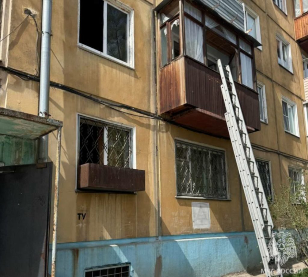 Из задымленной многоэтажки а Ангарске эвакуировали 15 человек