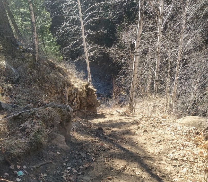 Экологическую тропу на первый водопад в Аршане закрыли на реконструкцию