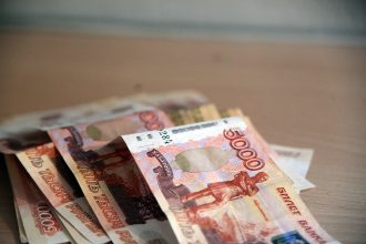 Житель села Лохово пытался разбогатеть на инвестициях и потерял 6 млн рублей