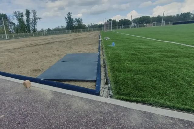 В Черемхово продолжают капитальный ремонт стадиона