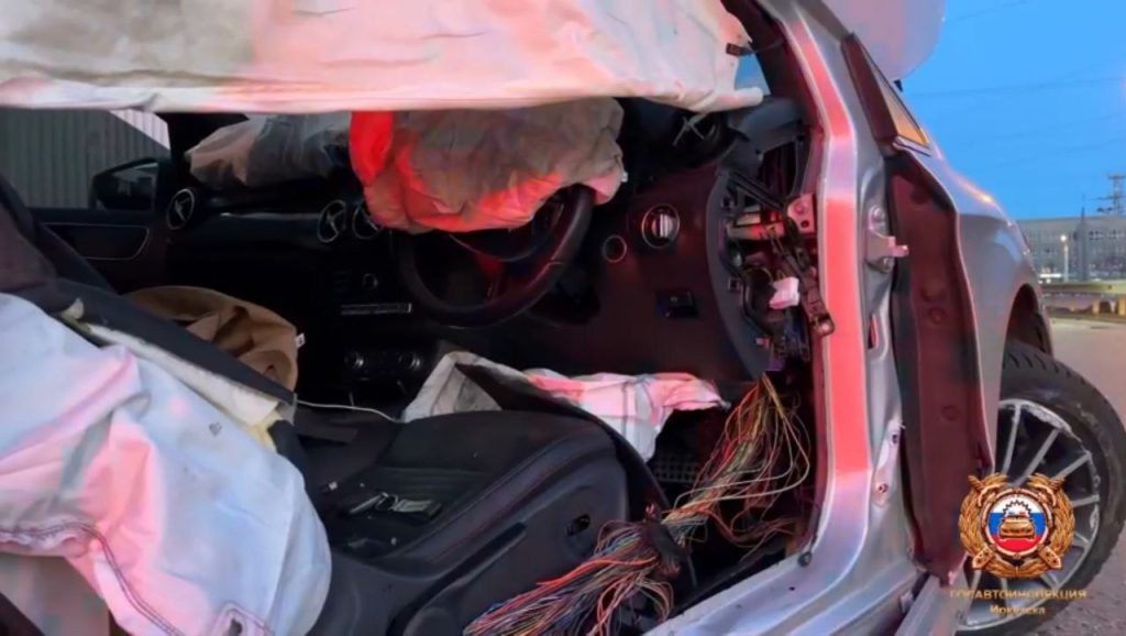 20-летний водитель Mercedes разбился насмерть в Иркутске
