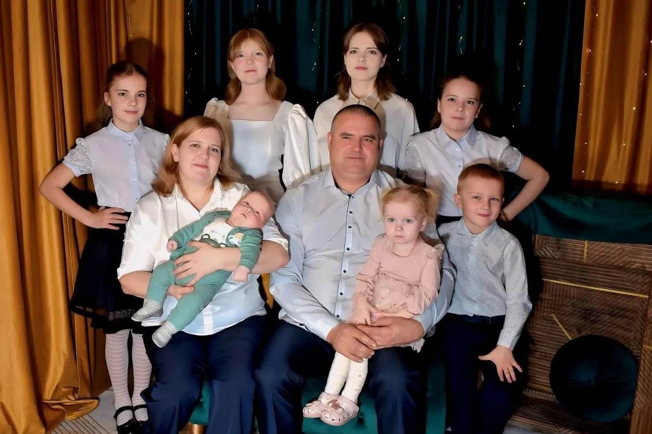 Многодетная семья из Тулуна примет участие в федеральном этапе конкурса «Семья года»