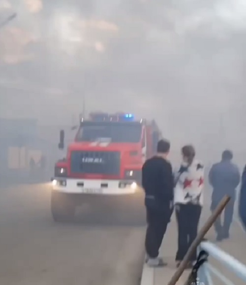 Несколько пожаров одновременно тушат в Иркутске и Иркутском районе