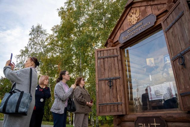 Экскурсии по иммерсивному арт-пространству «И-сторис» проводят для иркутян