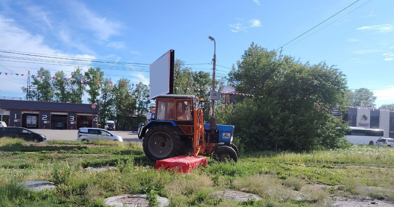 Газоны приводят в порядок во всех районах Иркутска — Иркутск Сегодня