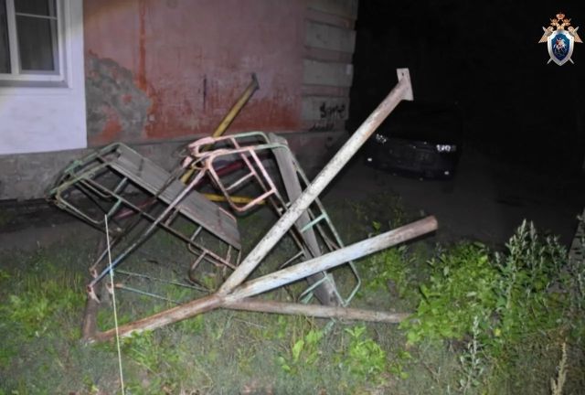 В Иркутске мужчина осуждён за травмирование 13-летней девочки из-за незакреплённых качелей