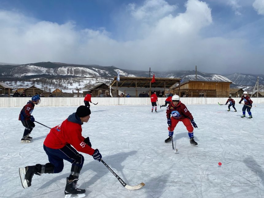 Хоккейный корт открыли после ремонта в селе Шара-Тогот