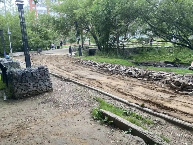 Пешеходную дорожку ремонтируют в Пади Долгой в Иркутске