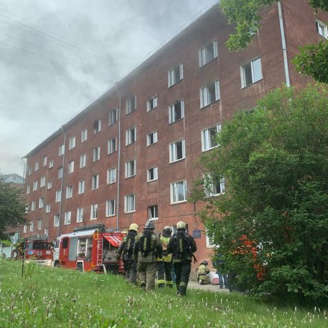На пожаре в общежитии в Иркутске спасли 14 человек
