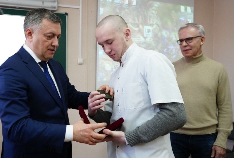 Игорь Кобзев исполнил просьбу участника СВО и передал его сыну шеврон