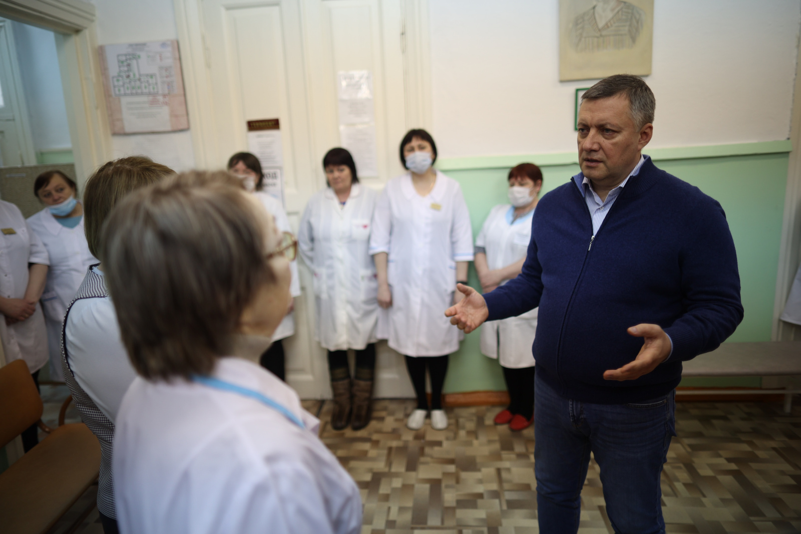 Игорь Кобзев поручил построить жилье для медиков в Зиминском районе