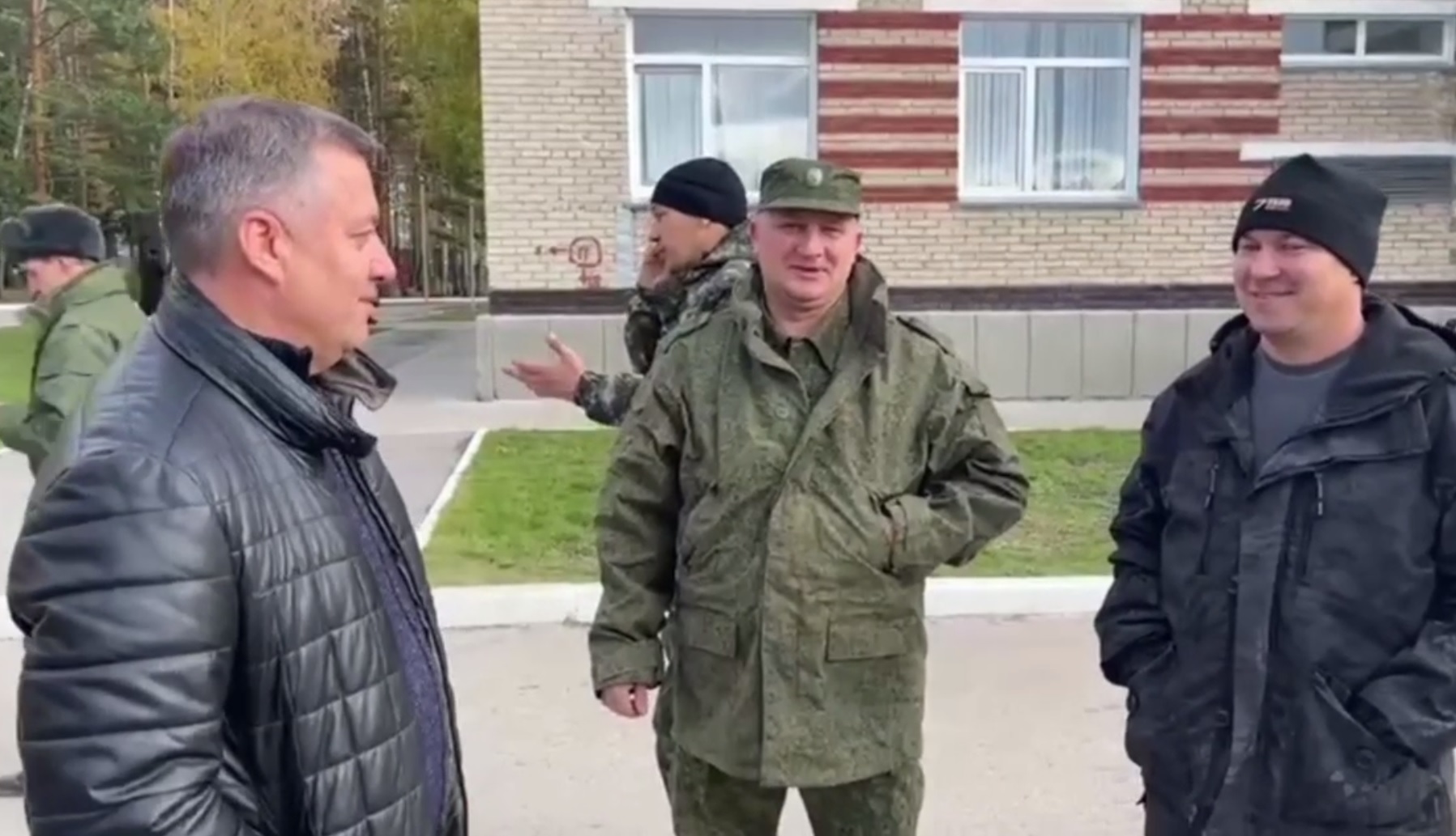 Игорь Кобзев посетил военное училище в Новосибирске и встретился с призывниками от нашего региона