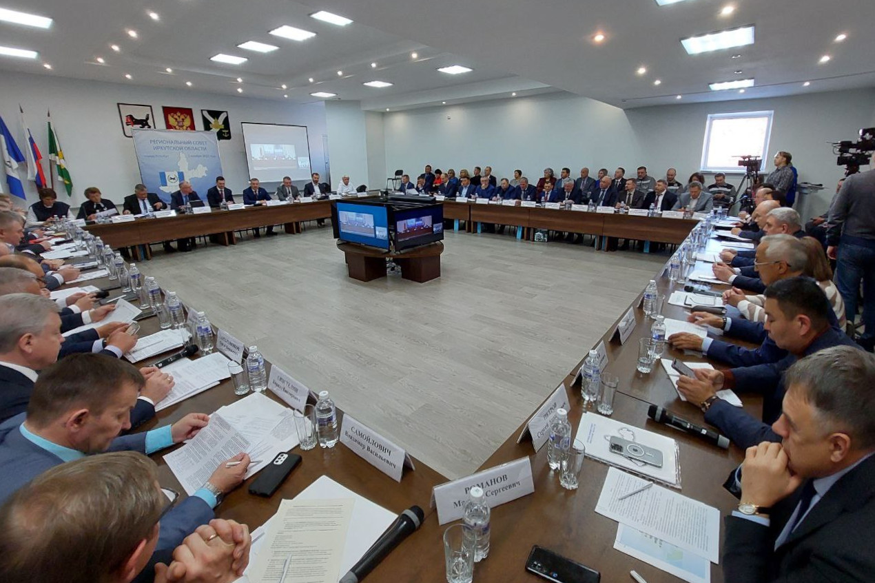 Игорь Кобзев провел выездное заседание Регионального совета в Усть-Куте