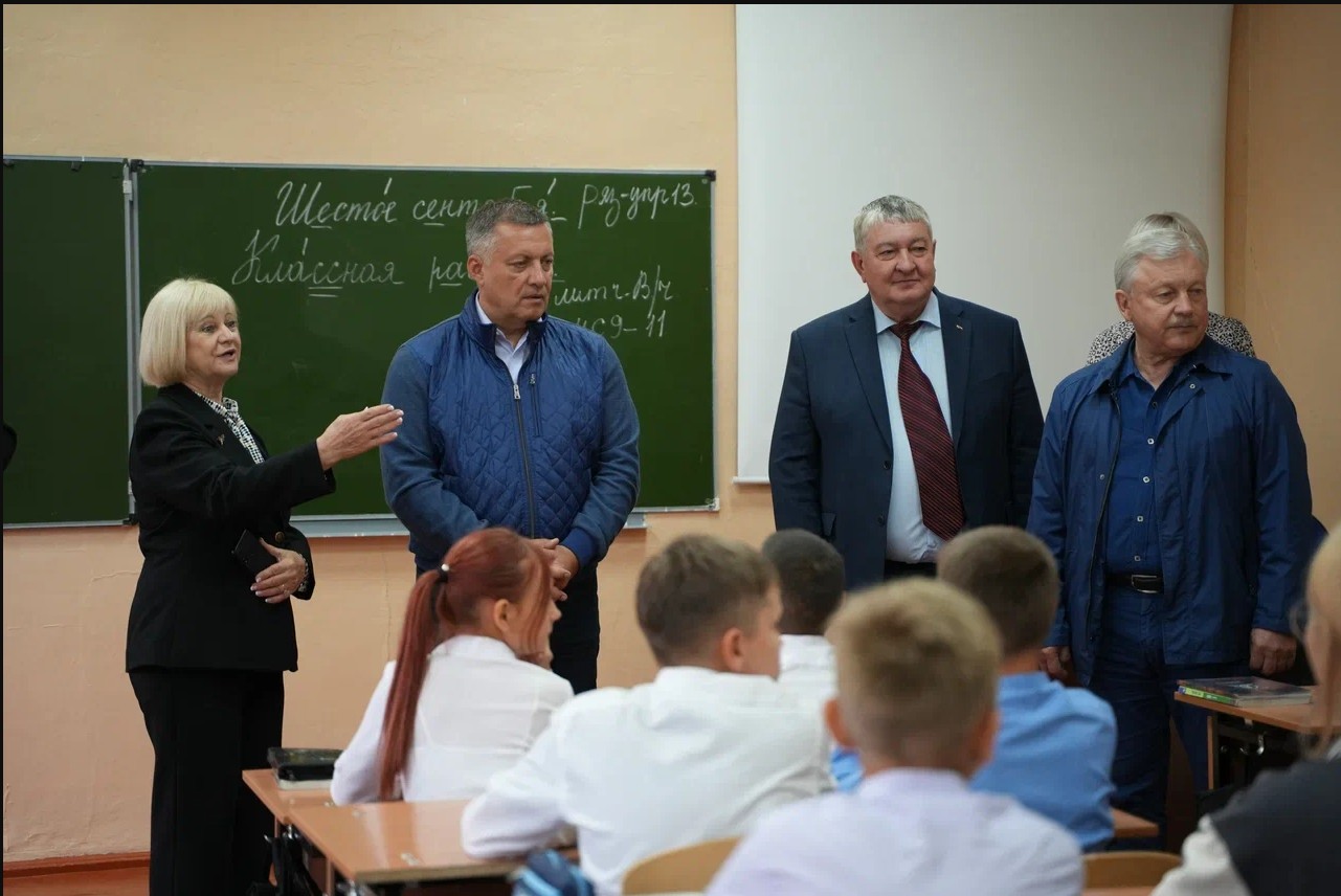 Игорь Кобзев проверил ход капремонта школы №8 в Братске