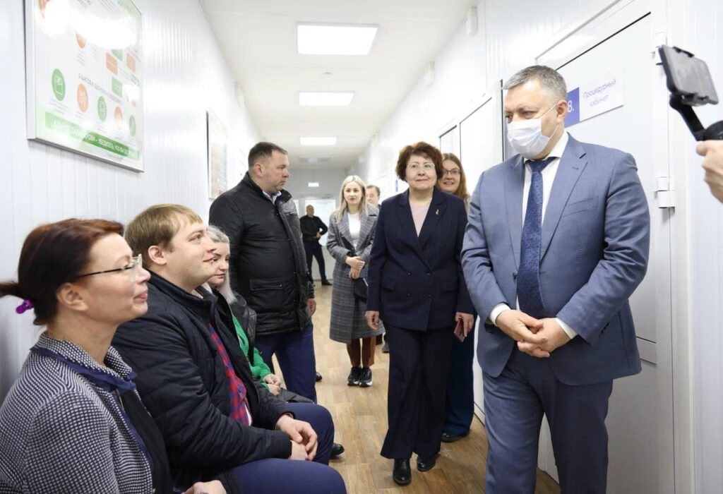 Игорь Кобзев проверил работу новой амбулатории в Смоленщине Иркутского района