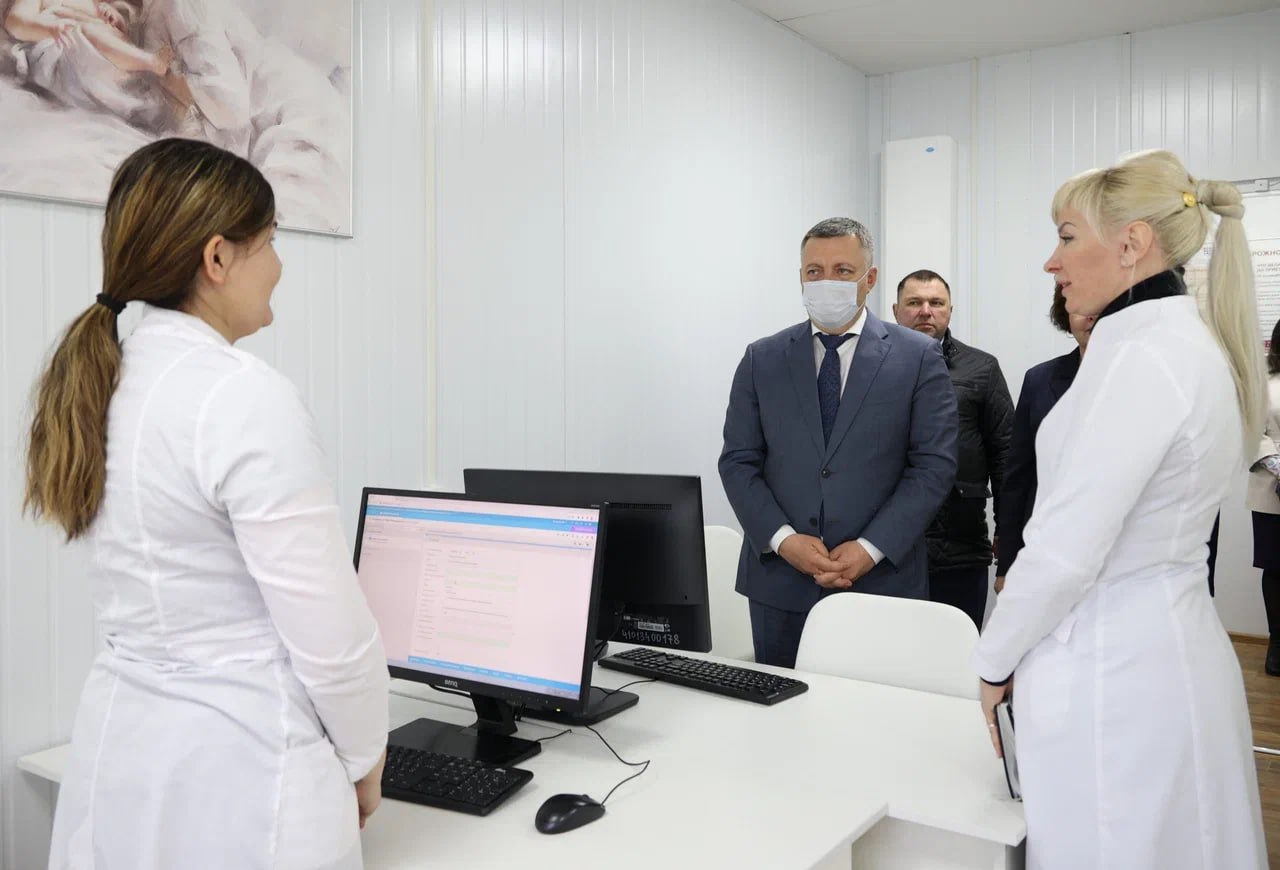 Игорь Кобзев проверил работу новой амбулатории в Смоленщине Иркутского района