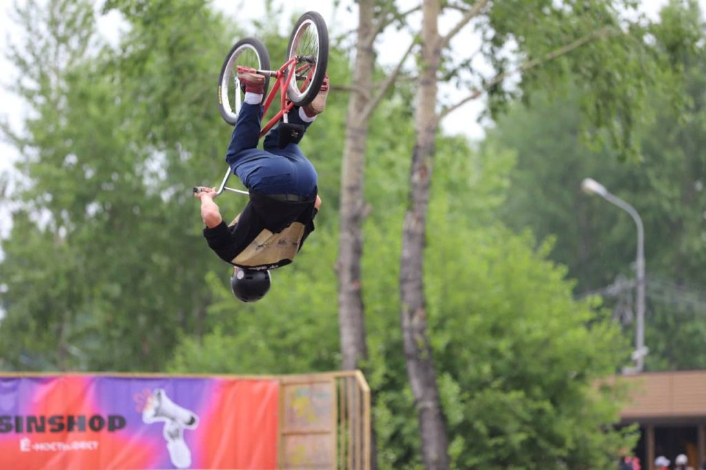 Спорт, творчество и автокультура: "Ё-ность.фест" прошел в Иркутске