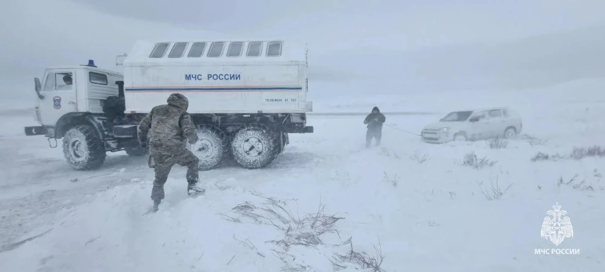 Сотни людей застряли на федеральной трассе в Забайкалье из-за снега