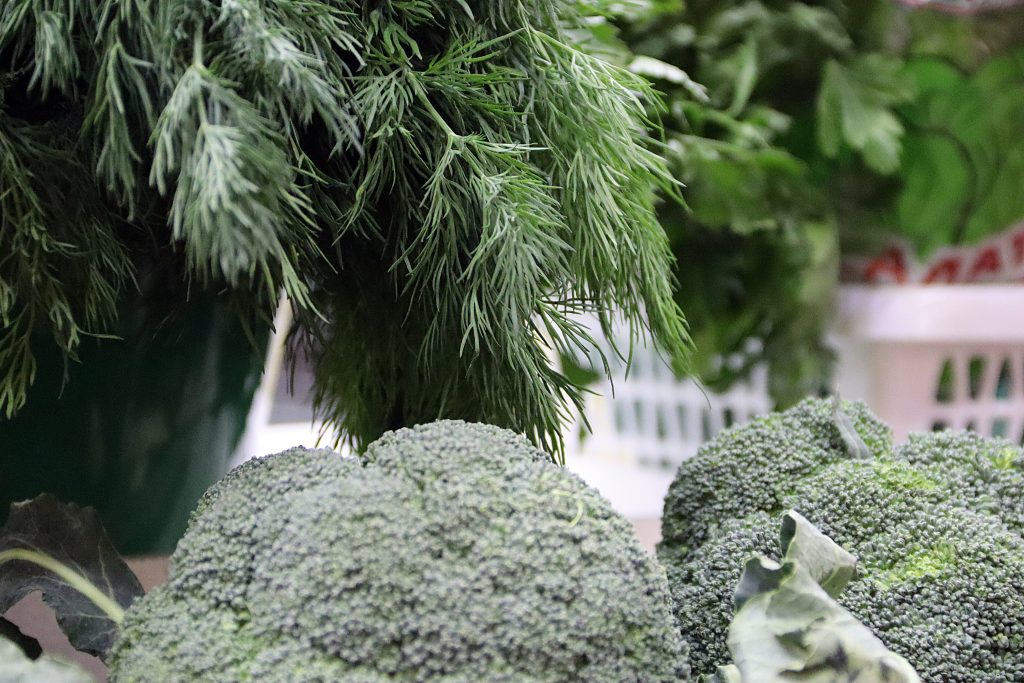 Иркутск: цены на зелень кусаются, но есть и хорошие новости