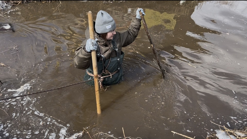 Молодежка Народного фронта помогает Хомутово бороться с паводками
