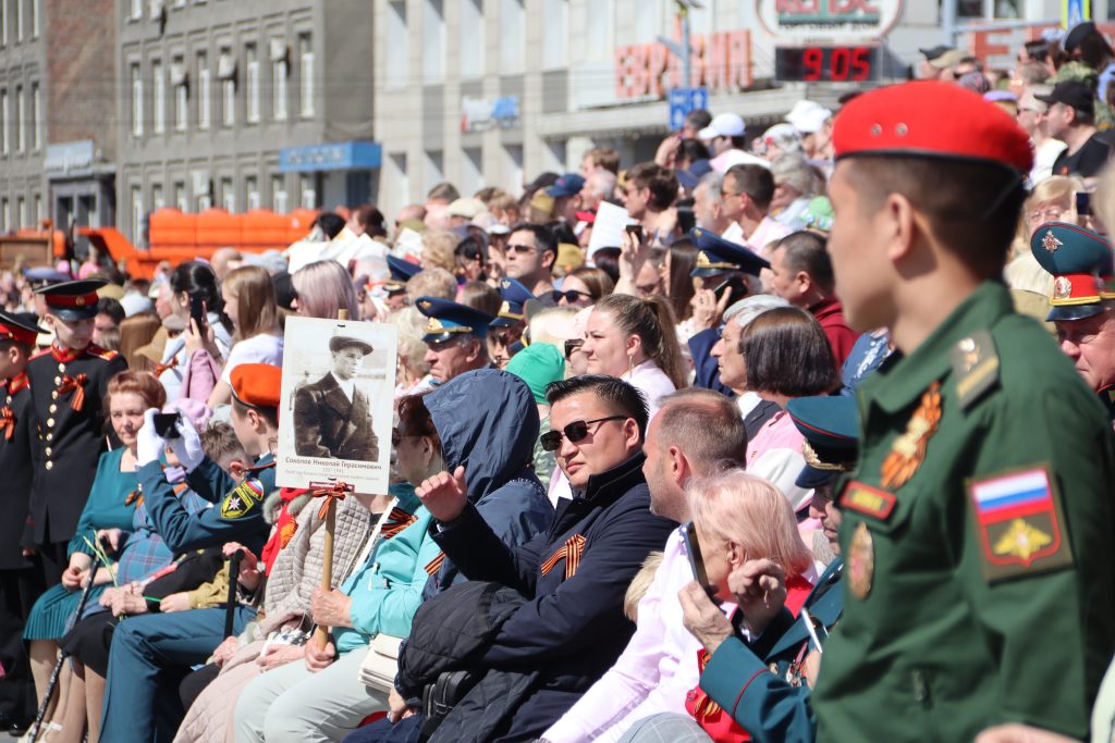 Военная мощь и праздничная атмосфера: фоторепортаж с парада Победы в Иркутске