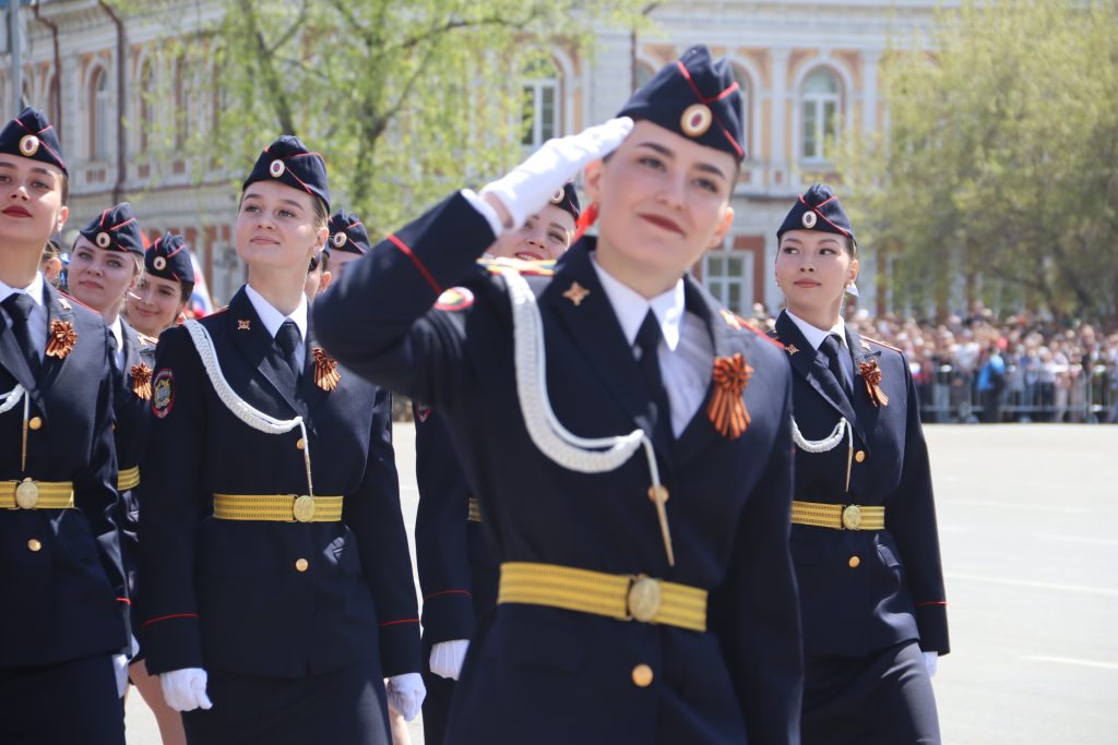 Военная мощь и праздничная атмосфера: фоторепортаж с парада Победы в Иркутске