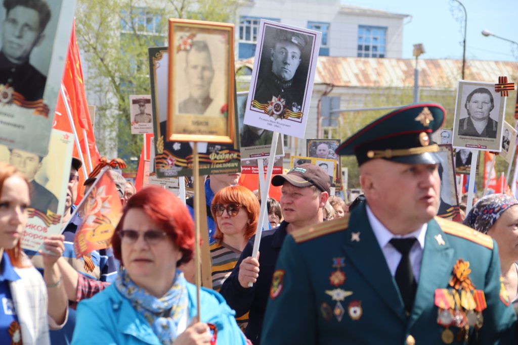 Память в каждом кадре: фоторепортаж с “Бессмертного полка” в Иркутске