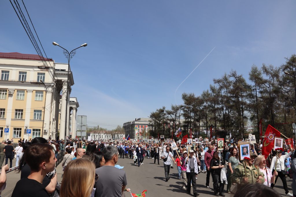 Память в каждом кадре: фоторепортаж с “Бессмертного полка” в Иркутске