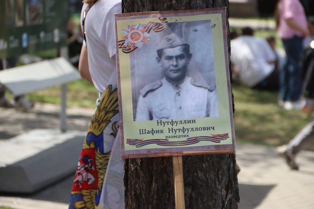 Память в каждом кадре: фоторепортаж с “Бессмертного полка” в Иркутске