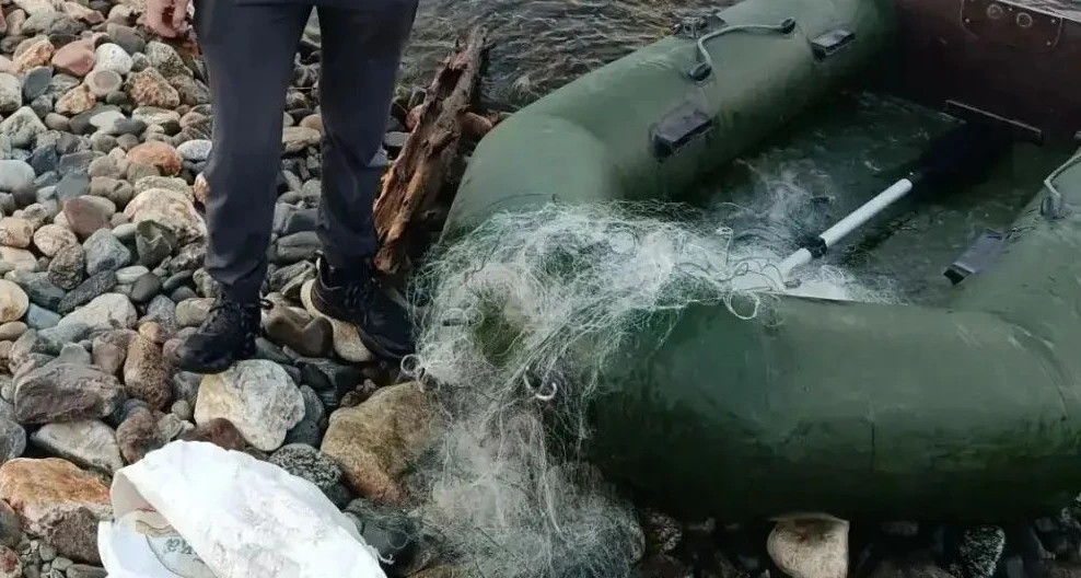 На Севере Байкала задержали браконьера, который наловил омуля сетью на 105 тысяч рублей