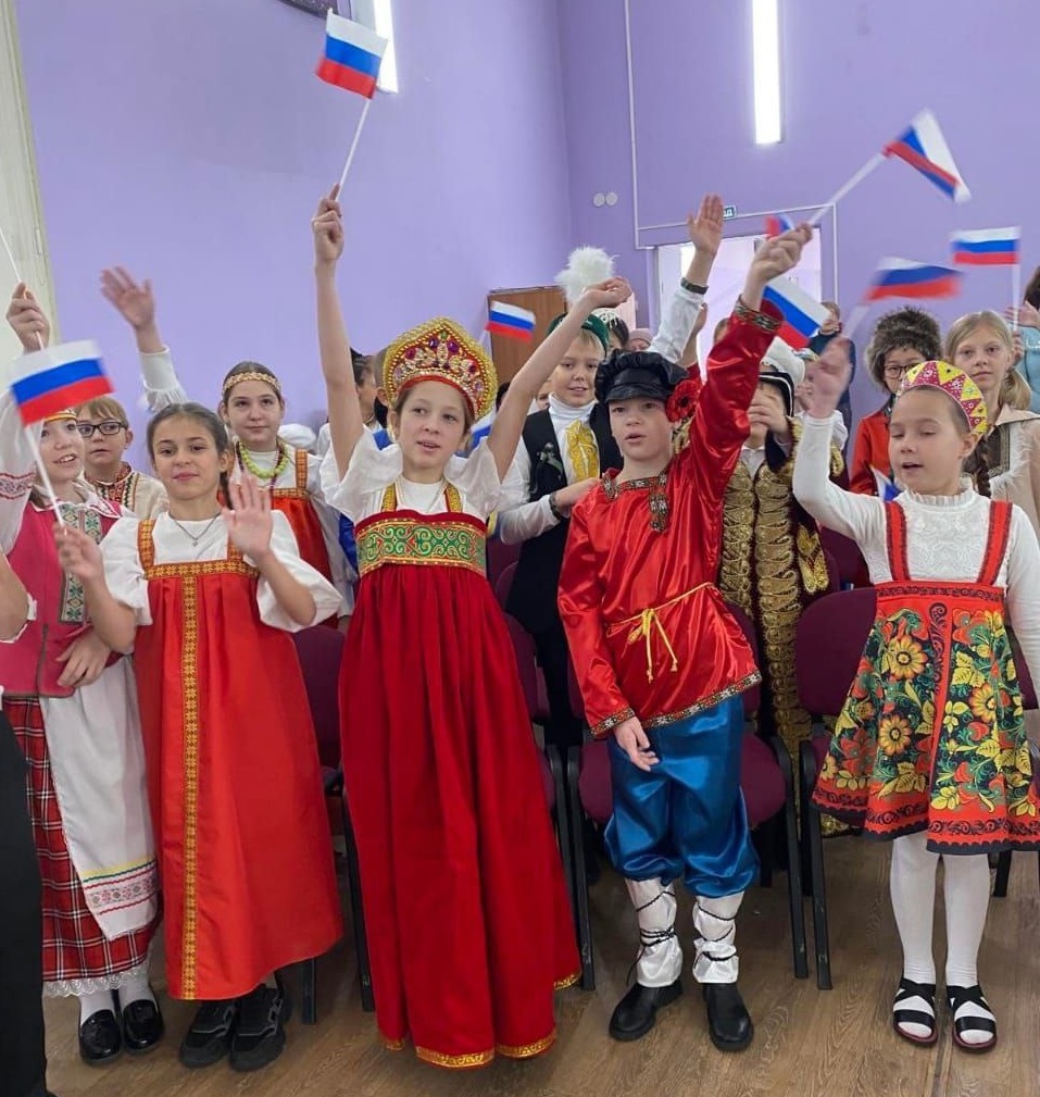 Иркутские школьники приняли участие в честь Дня Конституции