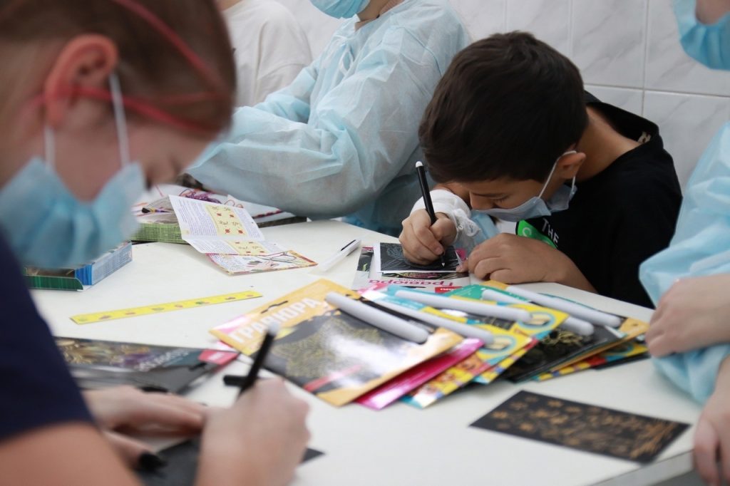 Иркутские студенты провели мастер-классы для пациентов детской больницы