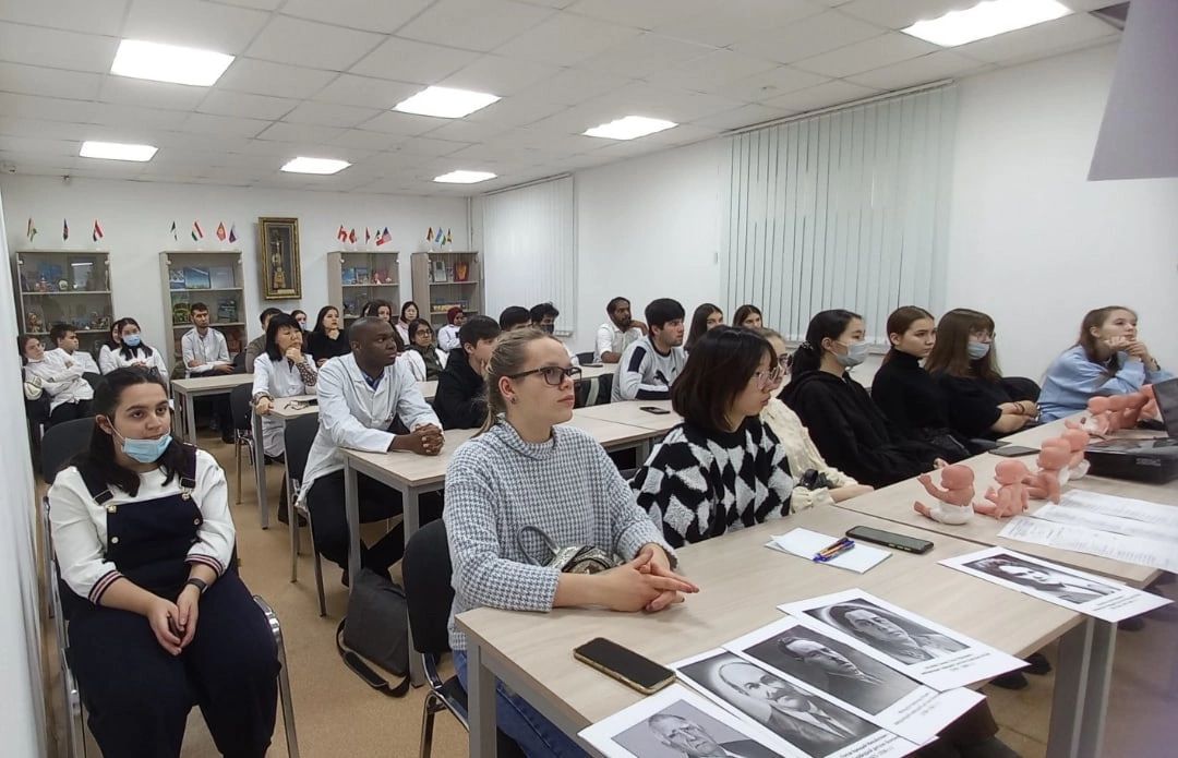 Иркутский медуниверситет возобновляет профориентационные встречи со школьниками