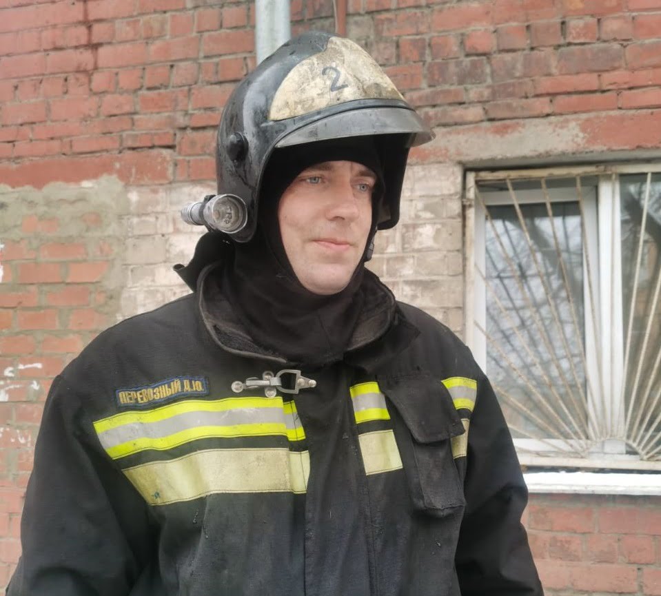 Иркутский пожарный поймал ребенка, который прыгнул со второго этажа, спасаясь от огня