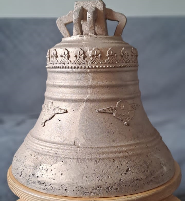 Иркутску подарили копию колокола, отлитого 125 лет назад. Оригинал тоже сохранился, но потерял звучание