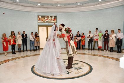 Irkutyane Sygrali Svadbu V Russkih Narodnyh Kostyumah 2