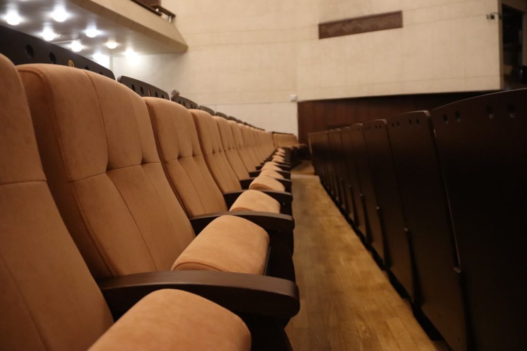 Время обновлений. Фоторепортаж из нового зала Иркутского музыкального театра