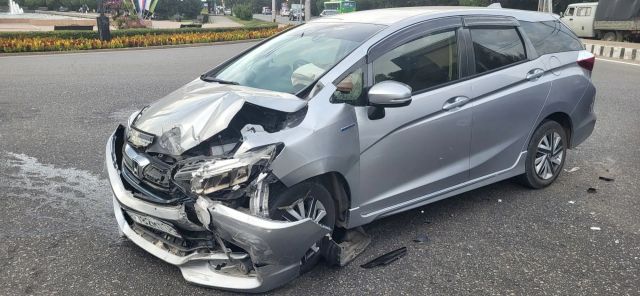 ДТП на перекрёстке у фонтана на Байкальской в Иркутске: столкнулись Honda Shuttle и Geely