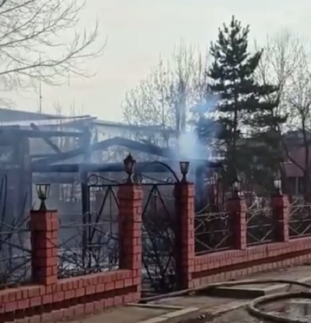 Кафе сгорело на улице Березовая Роща в Иркутске 9 мая