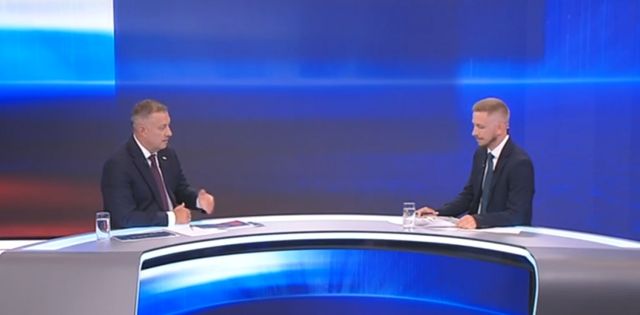 Игорь Кобзев начал прямую линию с топливной темы