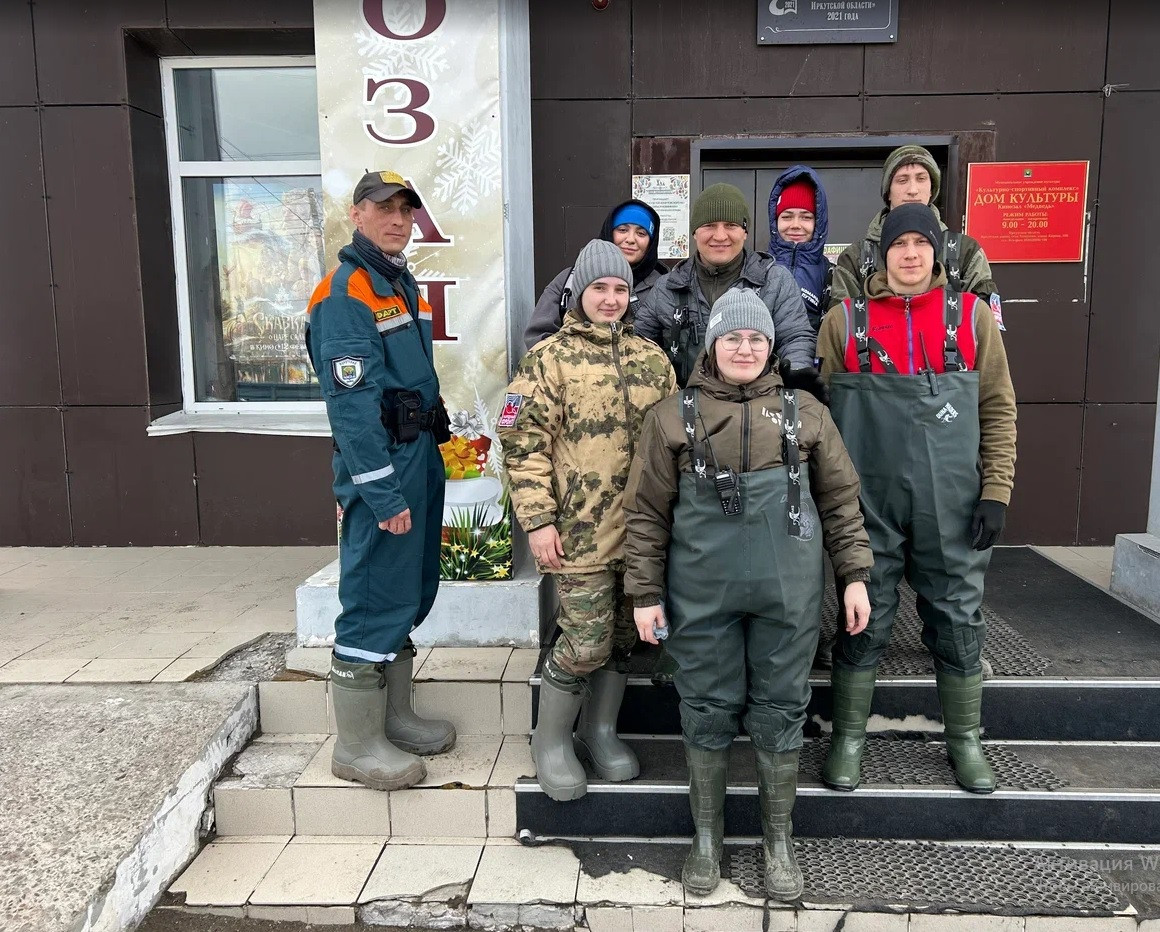 Молодежка Народного фронта помогает Хомутово бороться с паводками