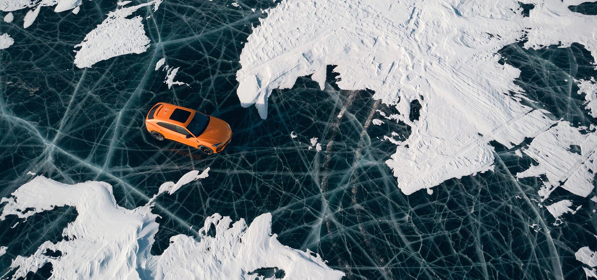 Компания Lamborghini сняла рекламу на льду Байкала