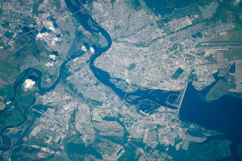 Космонавт Сергей Рязанский опубликовал снимки зимнего Иркутска с высоты МКС