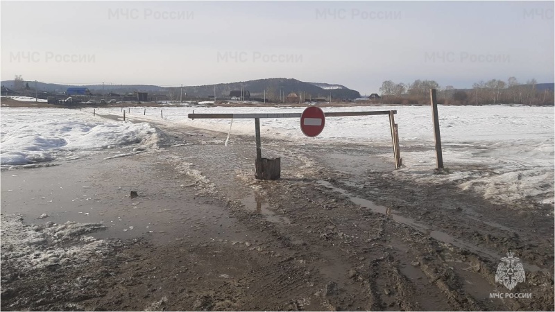 Ледовая переправа через Иркут в Введенщине закрыта
